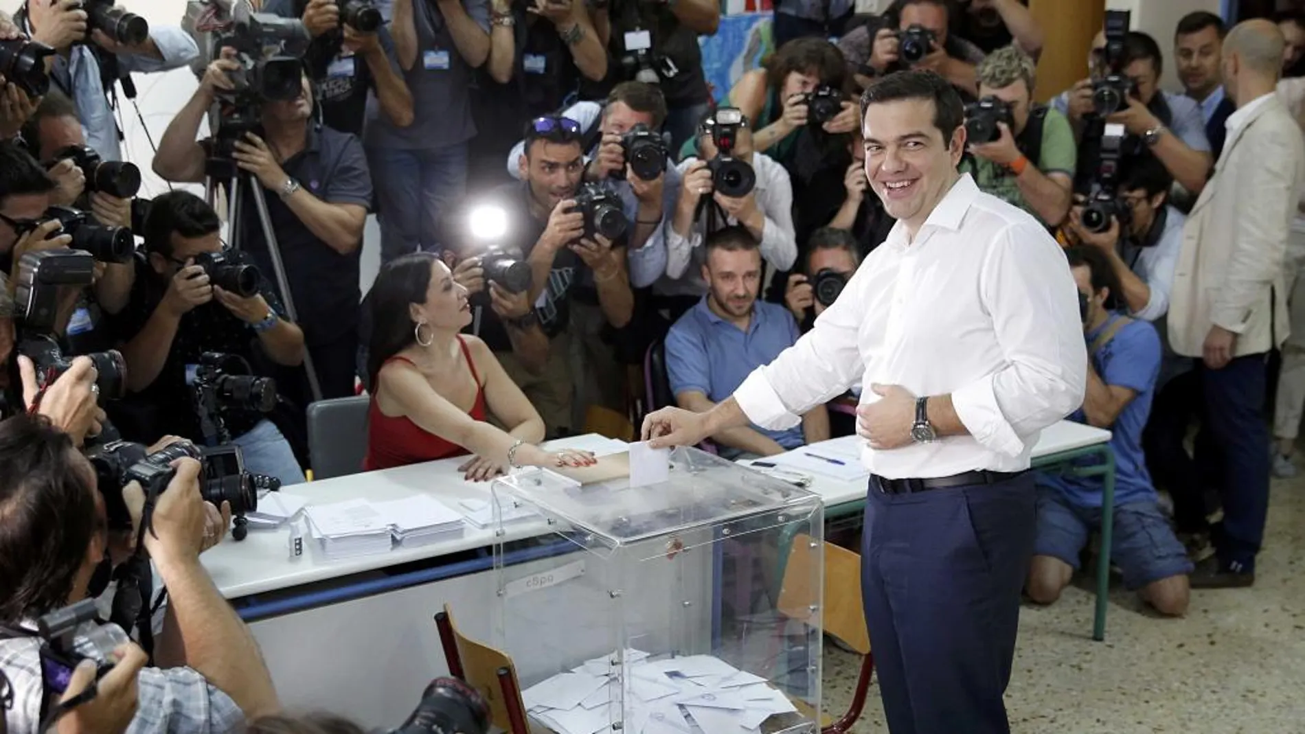 Alexis Tsipras vota en Atenas