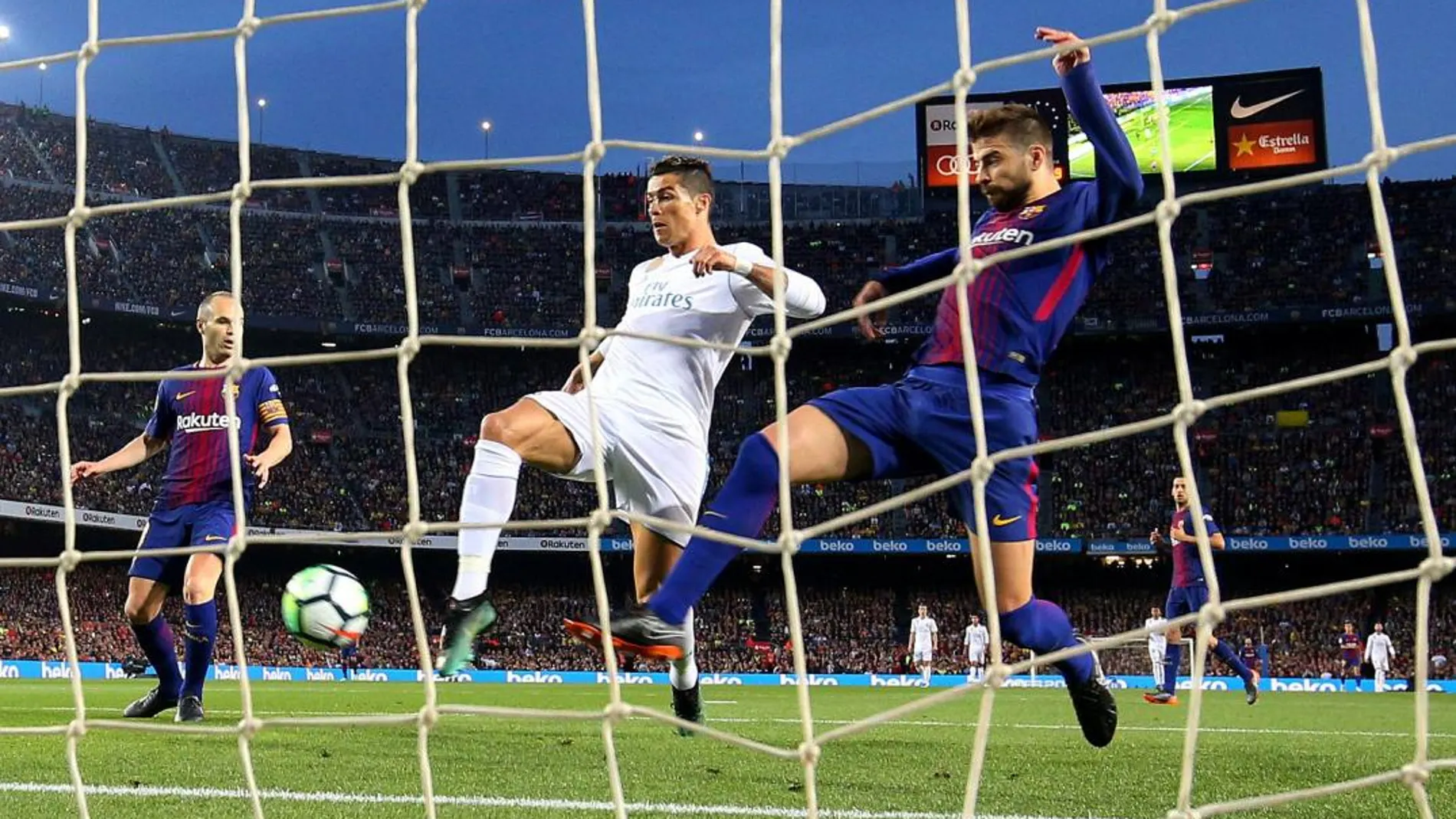 El último Barcelona-Real Madrid disputado en el Camp Nou / Reuters