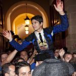 El diestro francés Sebastián Castella, sale a hombros de la plaza de toros del Puerto Santa María