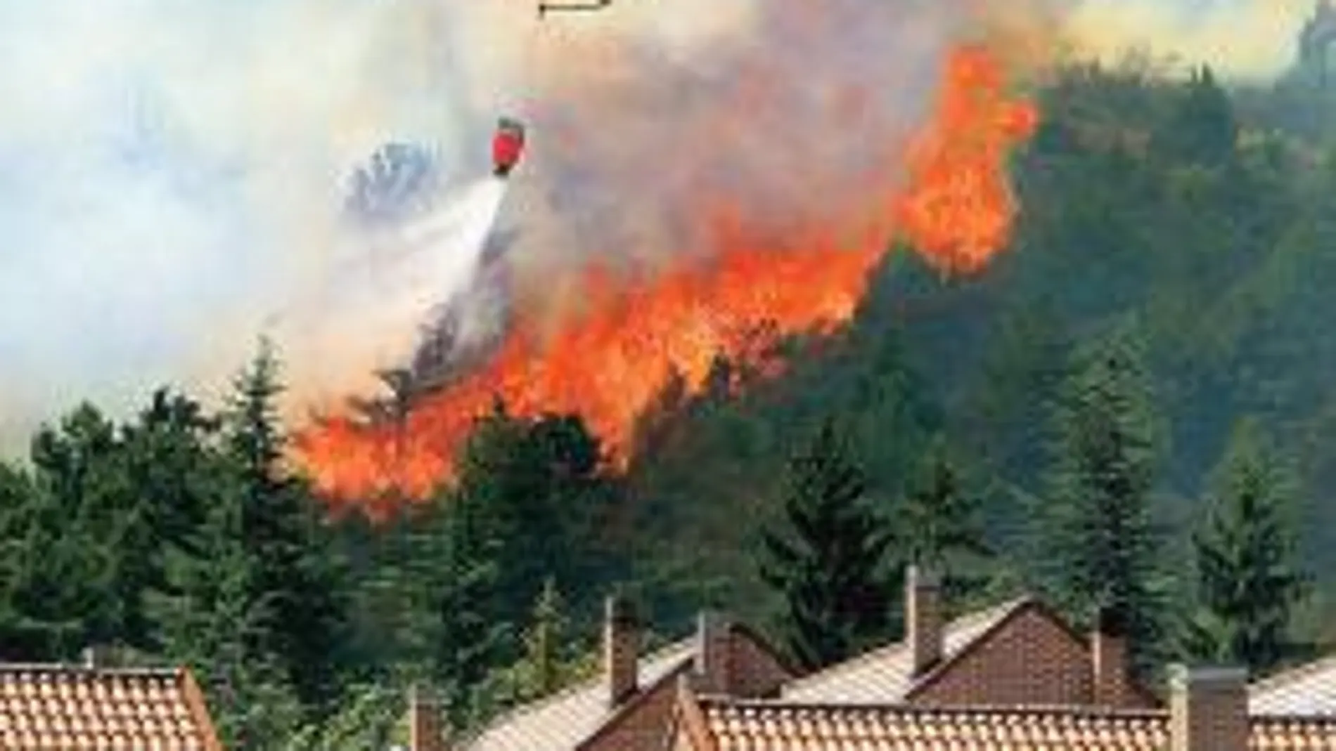 Dos mil vecinos fueron desalojados tras declararse el incendio