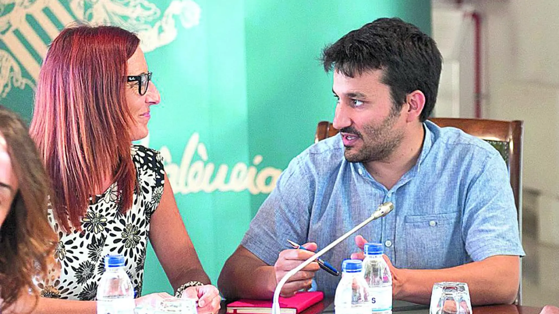 El conseller de Educación, Vicent Marzà, y la vicepresidenta de la Diputación de Valencia, Maria Josep Amigó durante una reunión