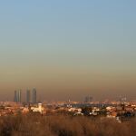 Los perfumes, la pintura y otros productos contribuyen tanto a la contaminación del aire como lo hace el sector del transporte