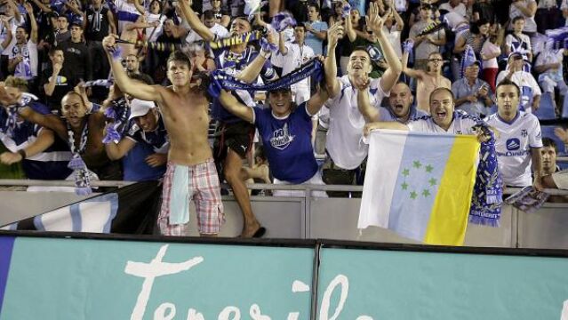 Tenerife revivió con el ascenso a Primera los carnavales teñido de azul y blanco