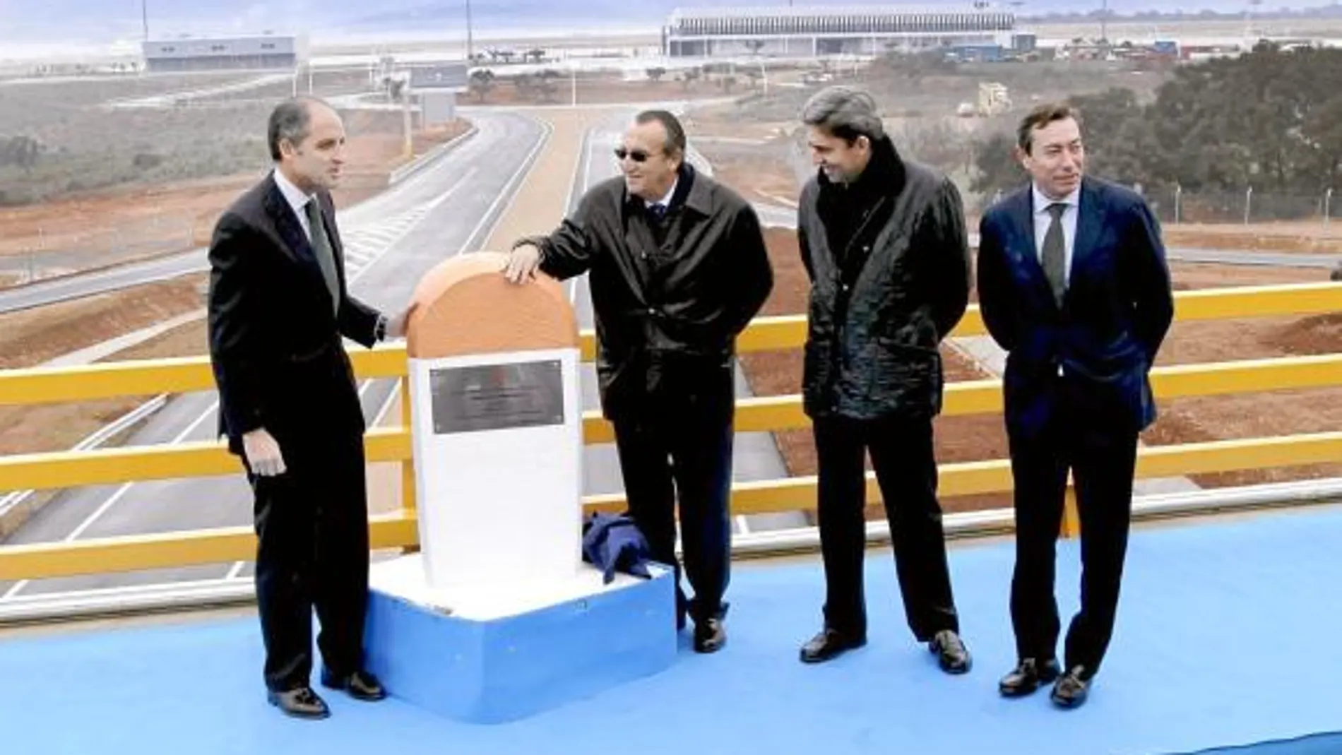 Francisco Camps, Carlos Fabra, Vicente Rambla y Mario Flores durante la inauguración de la CV-13
