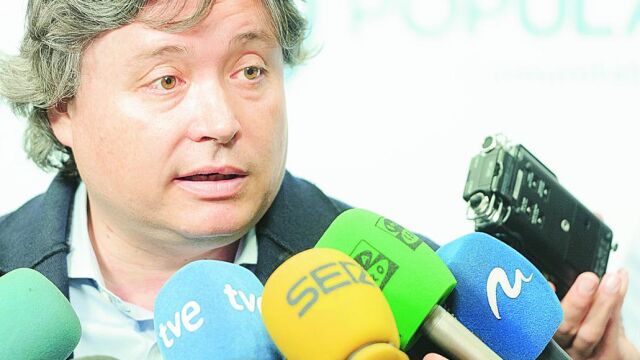 El presidente de la gestora del PP de Valencia, Luis Santamaría