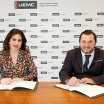 La rectora de la Universidad Europea Miguel de Cervantes, Imelda Rodríguez Escanciano, suscribe el convenio con el presidente de Cermi Castilla y León, Francisco Sardón