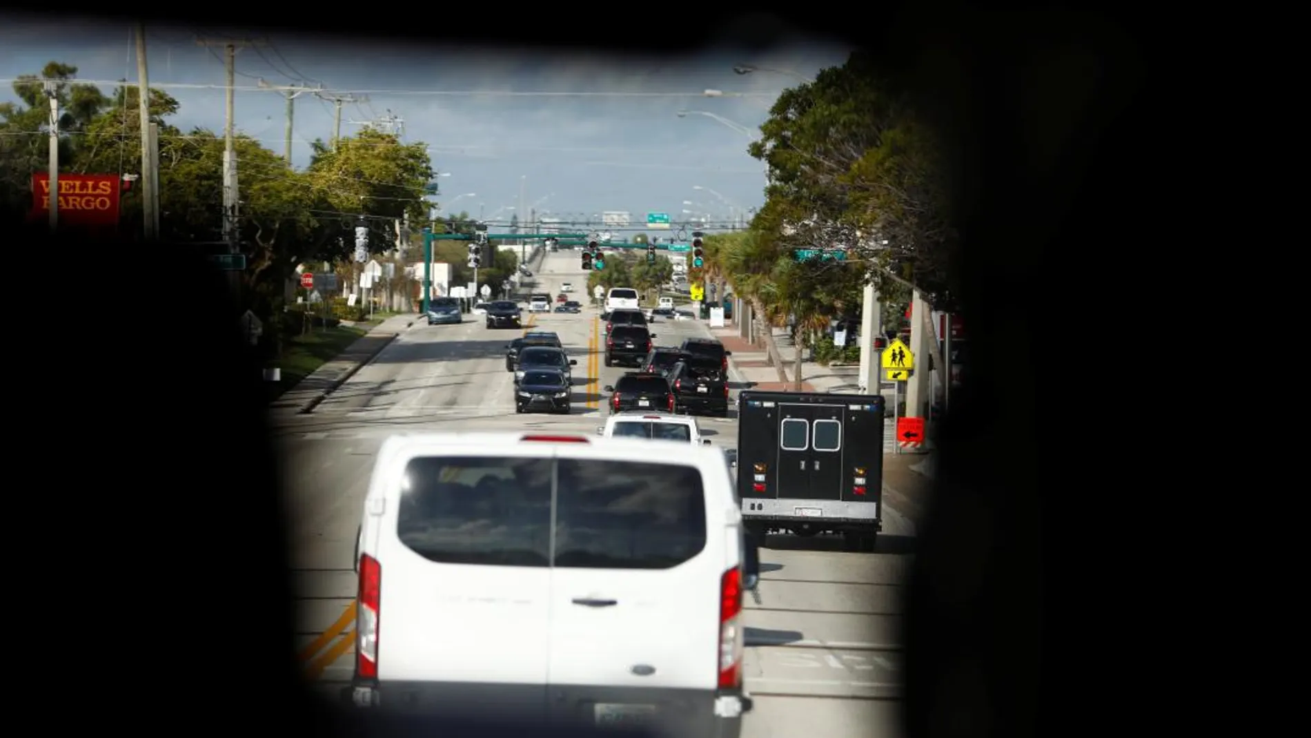 La caravana que acompaña al presidente de EE UU a su club de golf de Florida