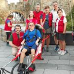 Araceli, a sus 48 años, tiene un 76% de discapacidad, lo que le obliga a realizar su día a día en silla de ruedas