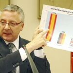 El ministro de Fomento presentó ayer en el Congreso los «ajustes» en infraestructuras