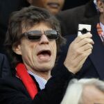 La maldición de Mick Jagger: el cantante gafa a cuatro selecciones