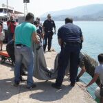 Rescate de los cuerpos en Lesbos.