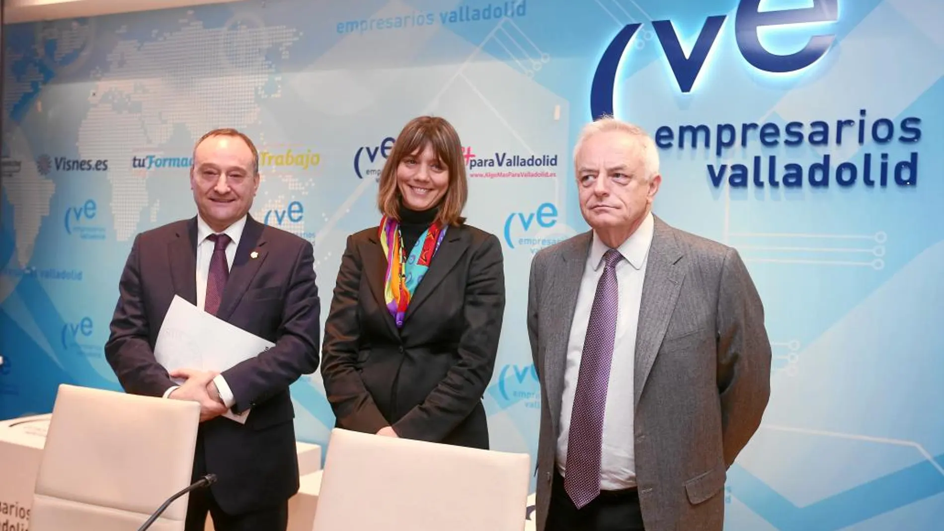 Gerardo Gutíérrez, Ángela de Miguel y Daniel Miguel, en la firma del convenio