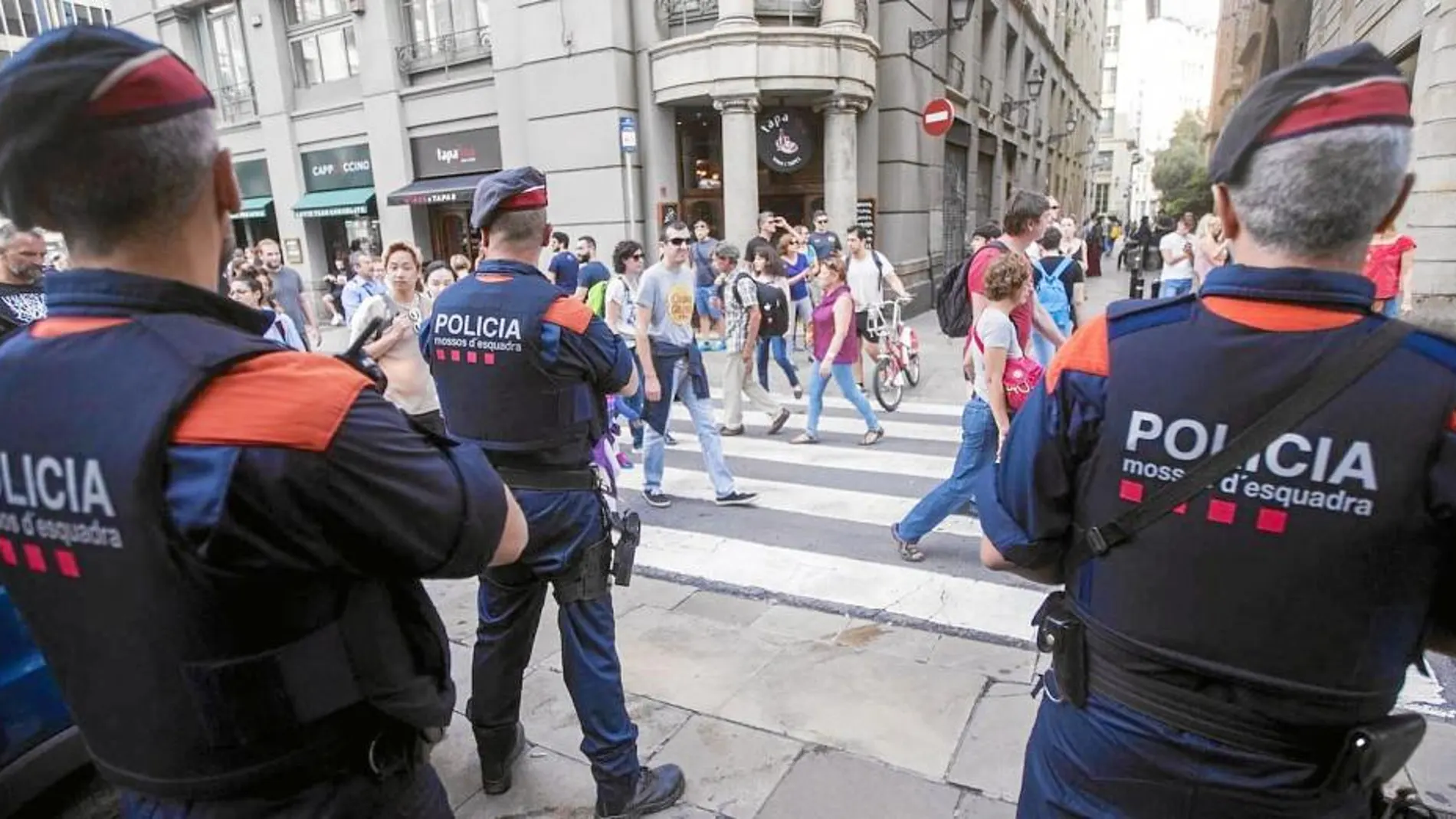 El día del 1- O fue muy complicado por todos los cuerpos policiales, incluyendo también a los Mossos d’Esquadra. Tuuvieron un papel complicado, aunque intervinieron urnas