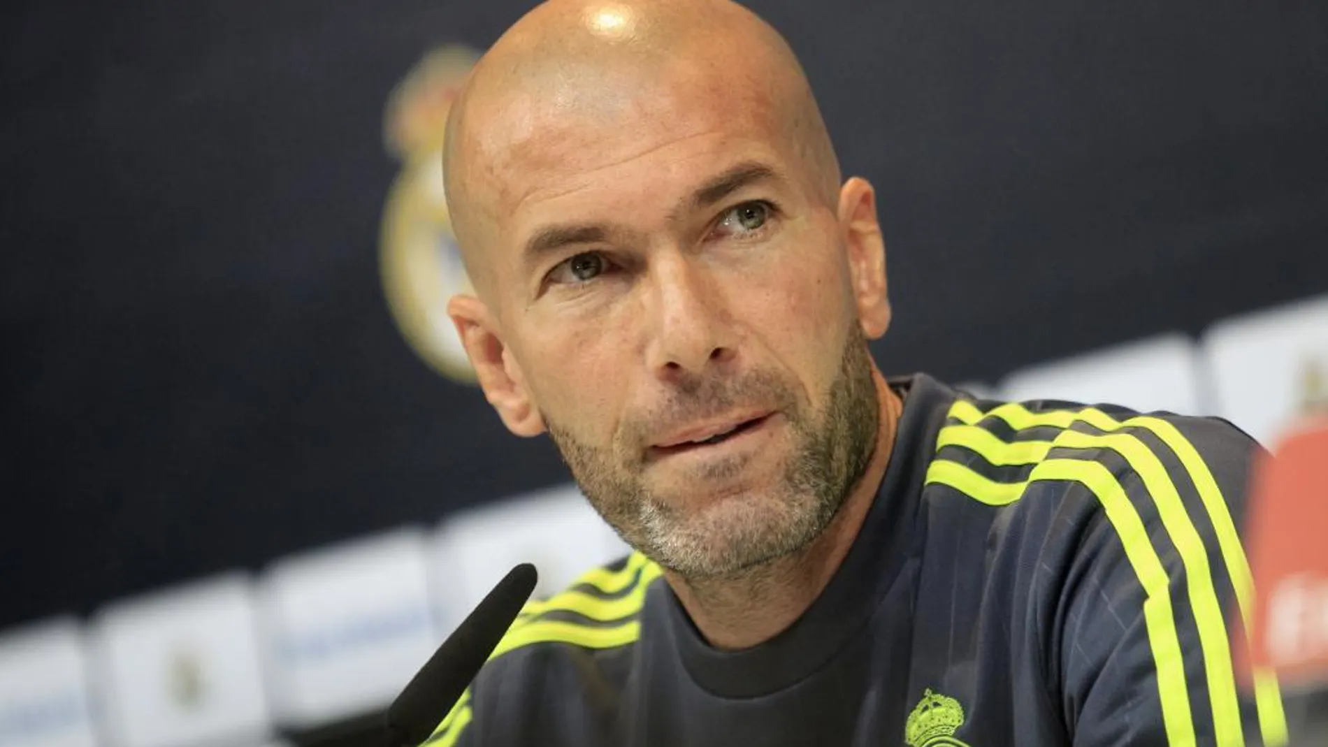 El técnico del Real Madrid, Zinedine Zidane, durante la rueda de prensa que ha ofrecido tras el entrenamiento del equipo