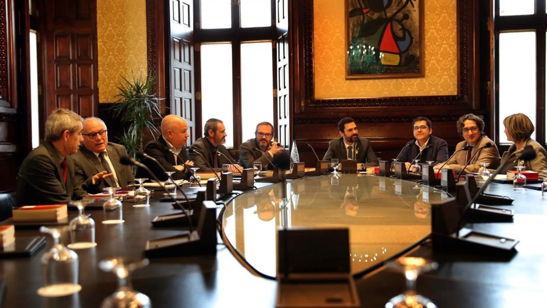 El presidente del Parlament, Roger Torrent durante la reunión semanal de la Mesa. EFE/Toni Albir