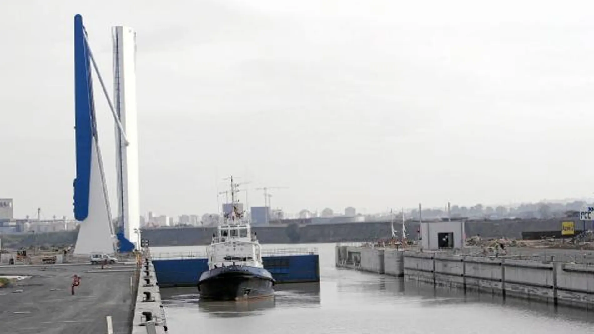El proyecto autorizado por Medio Ambiente en 2003 incluye la nueva esclusa y el dragado