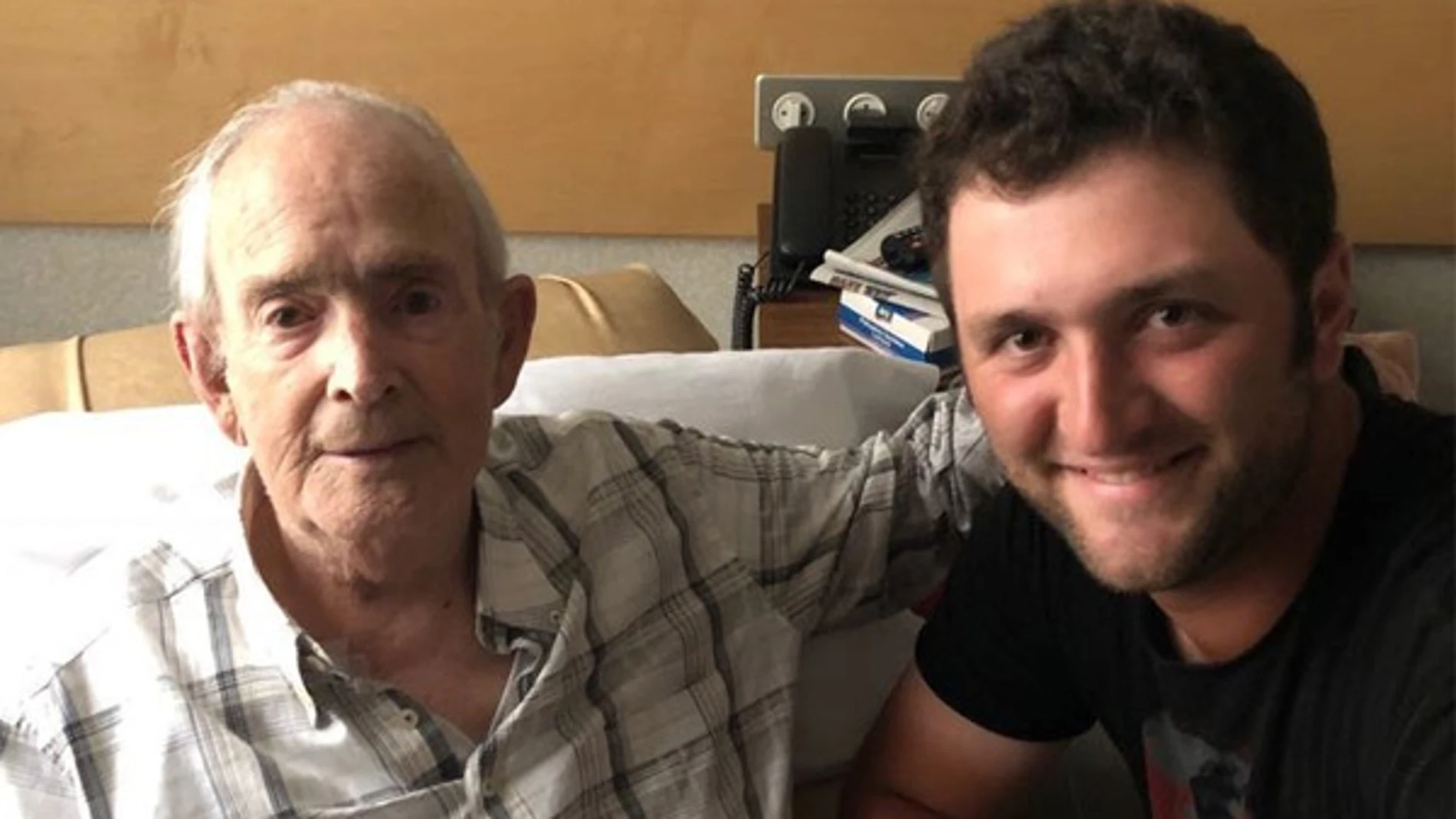 Jon Rahm con su abuelo