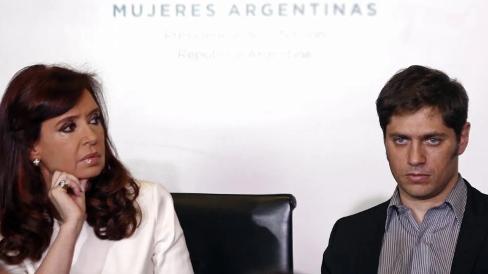 La presidenta de Argentina, Cristina Fernandez de Kirchner, junto al ministro de Economía, Axel Kicillof