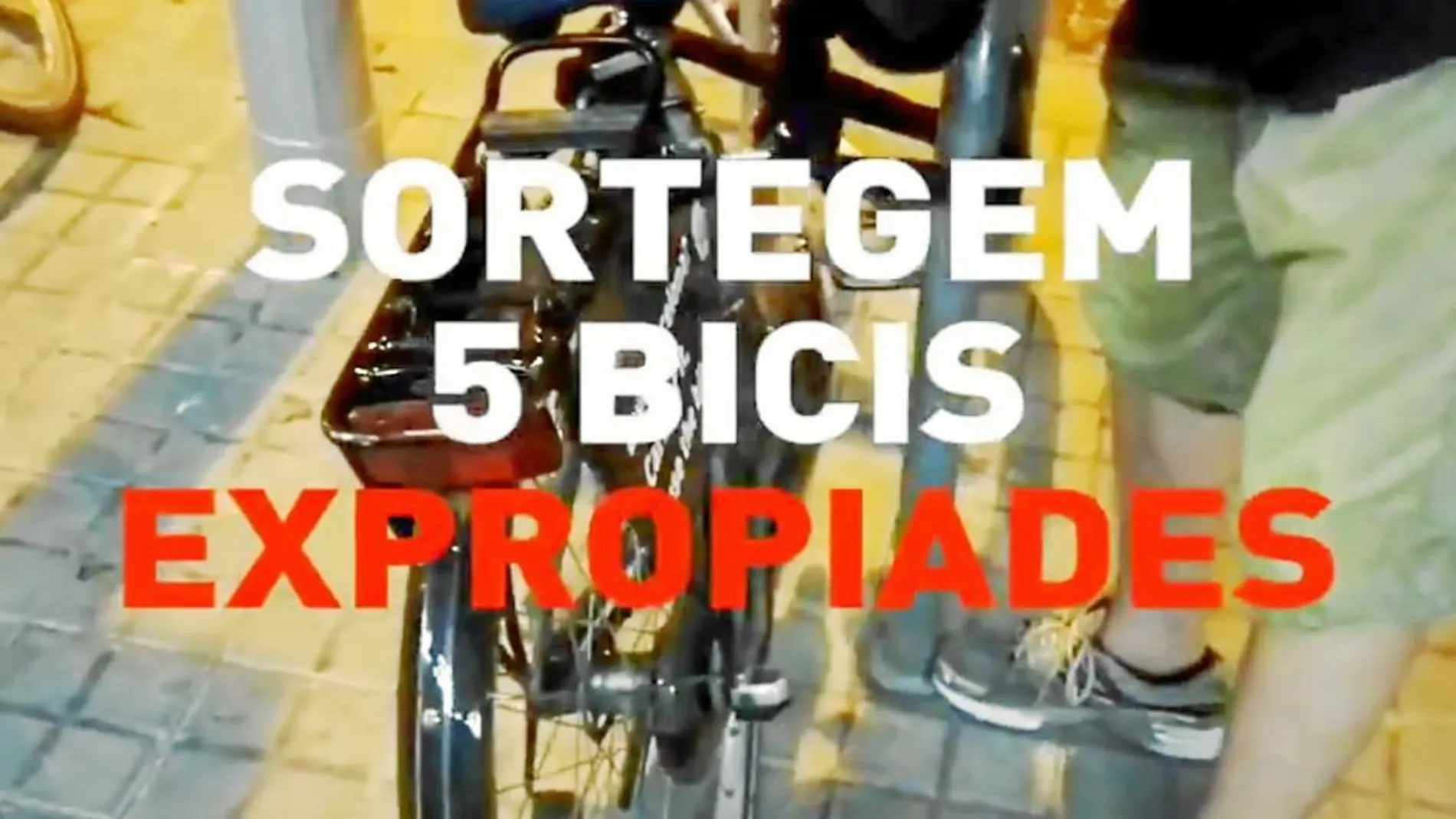 El colectivo juvenil anticapitalista Arran colgó en Twitter un video en el que se observa como sustraen las bicicletas de alquiler turístico