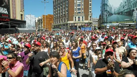 Cientos de personas participaron ayer en el karaoke que se organizó en la plaza de Callao