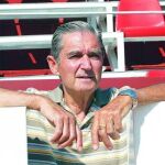 Joaquín Bernadó, a punto de cumplir 75 años, observa la vida desde la barrera