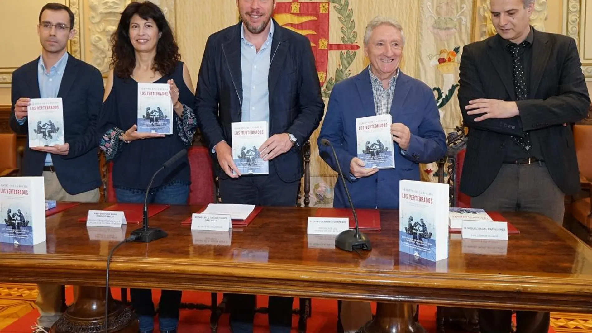 Alberto de la Rocha, Ana Redondo, Óscar Puente, Celso Almuiña y Miguel Ángel Matellanes presentan la novela premiada