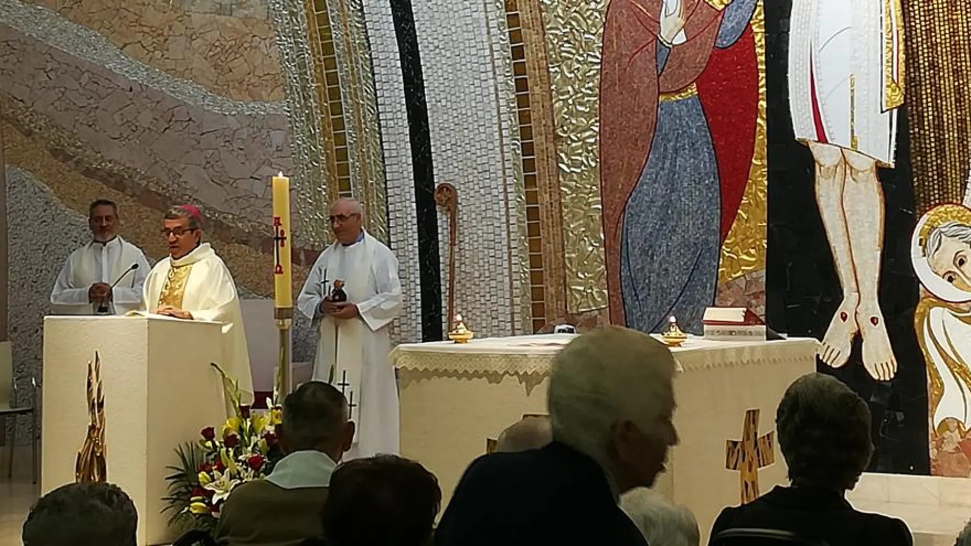 El obispo auxiliar de Valladolid, Luis Argüello, ofrece una misa por San Benito Menni
