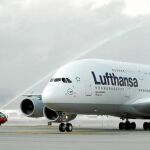 Llega a Barcelona el avión más grande del mundo