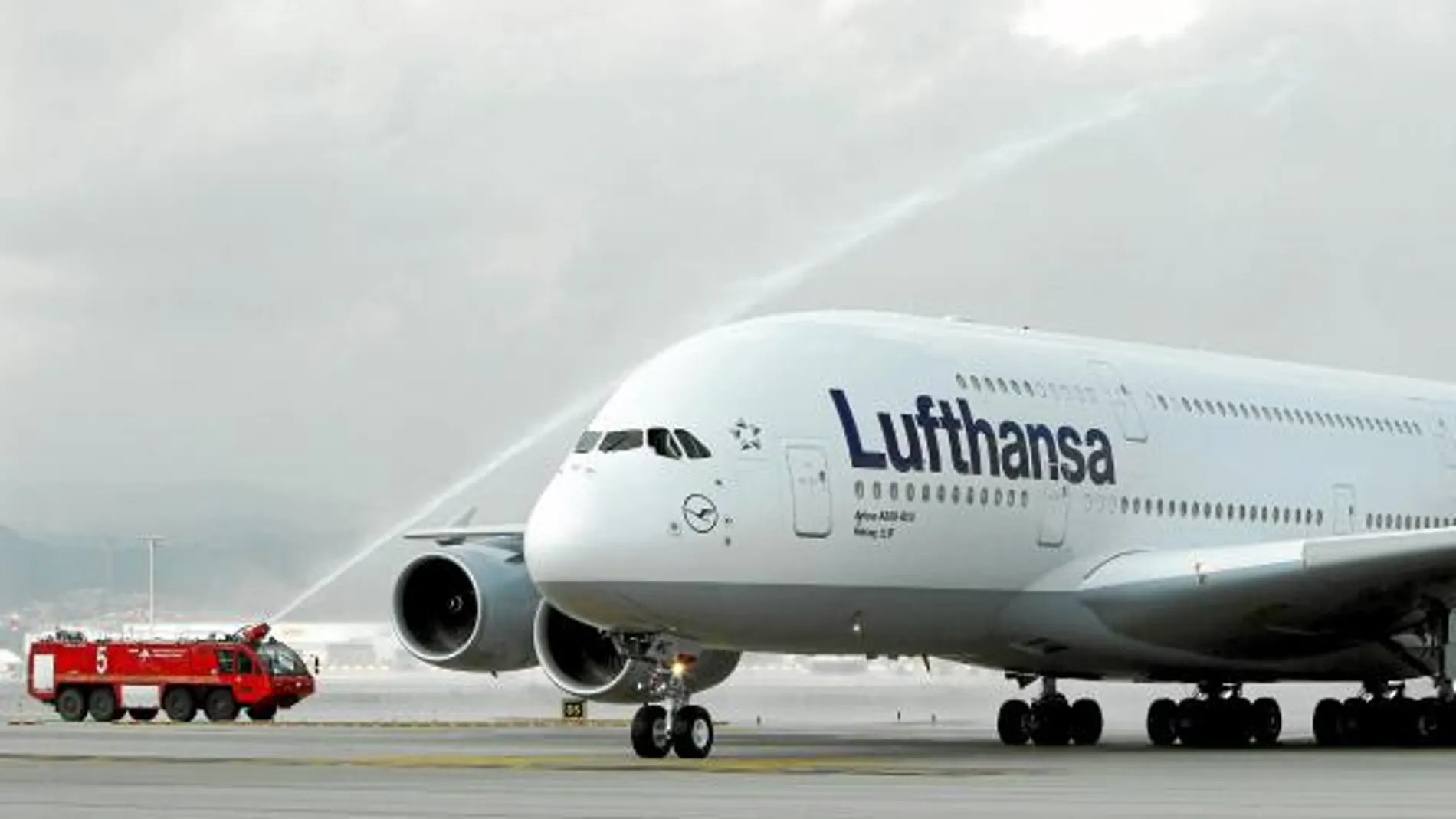 Llega a Barcelona el avión más grande del mundo