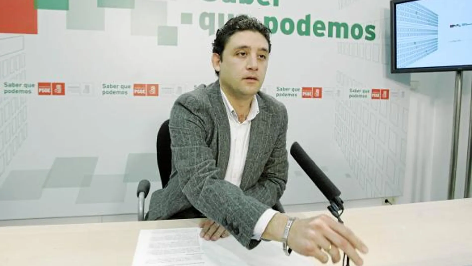 El vicesecretario general de los socialistas andaluces, Rafael Velasco, en la sede regional del partido