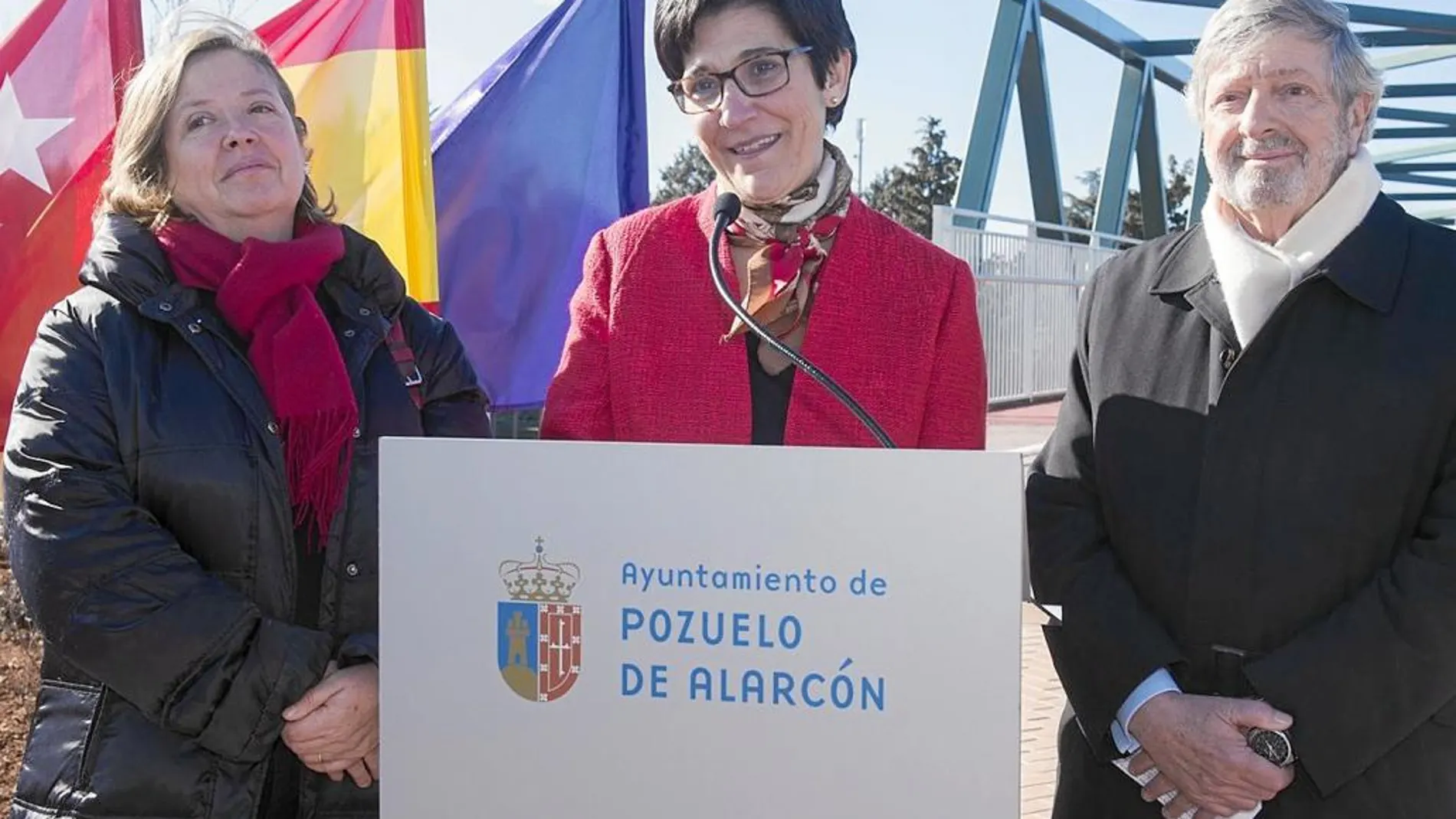 La alcaldesa de Pozuelo, Susana Pérez, durante la inauguración del parque