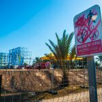 El Ayuntamiento y la promotora siguen adelante con el montaje del escenario, aunque se trate de una zona protegida