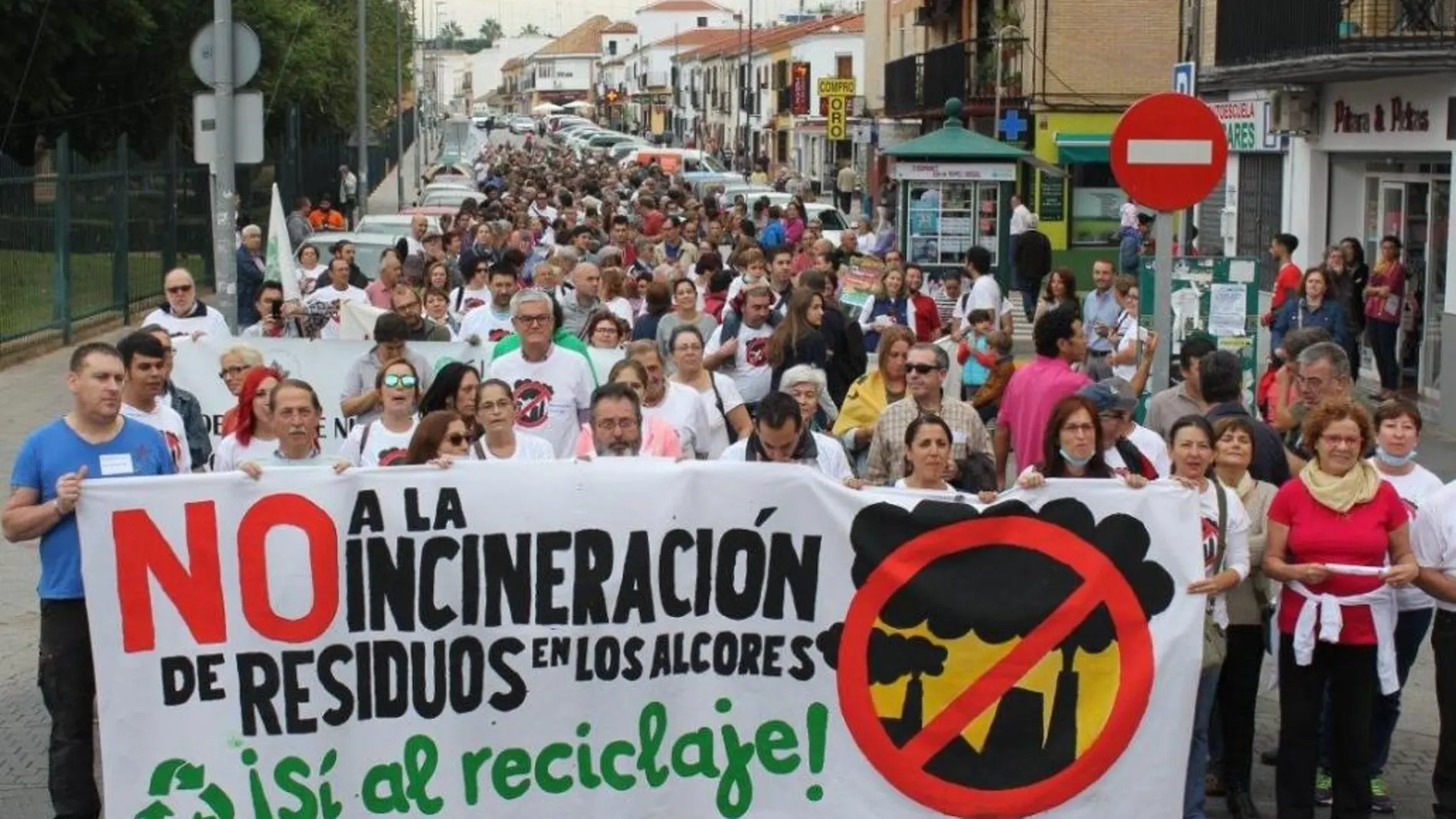 Imagen de una de las protestas ciudadanas contra la incineración de residuos que se han repetido desde hace años en la zona