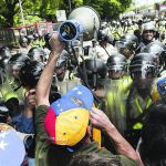 La oposición, encabezada por el líder de Primero Justicia, Henrique Capriles, se manifestó en Caracas para exigir el recuento de firmas para el revocatorio contra Maduro