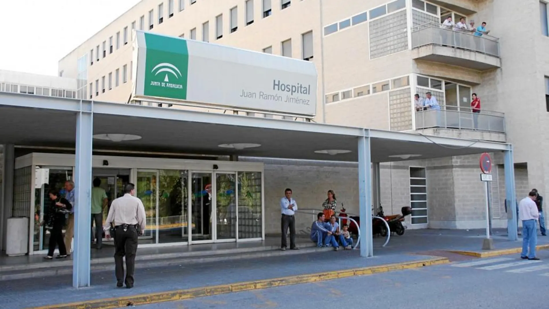 El bebé fue trasladado al hospital Juan Ramón Jiménez de Huelva