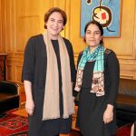 Activismo afgano en el Ayuntamiento. La alcaldesa de Barcelona, Ada Colau, recibió ayer a la activista afgana por la defensa de los derechos humanos y la paz Malalai Joya en el Ayuntamiento
