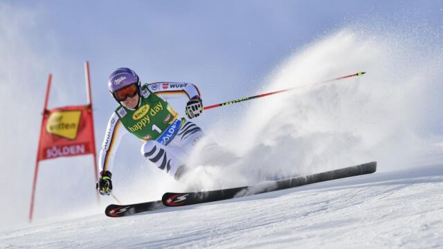 Viktoria Rebensburg en pleno prueba del Slalom gigante de Sölden (Austria)