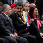 Imagen del pasado 17 de diciembre de Nicolas Maduro, centro, hablando con el, por entonces, presidente de la Asamblea Nacional, Diosdado Cabello, izquierda, junto a la primera dama, Cilia Flores