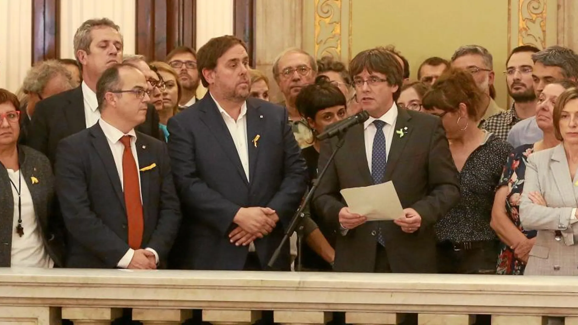 Puigdemont y miembros del Govern, el día en que se proclamó la DUI
