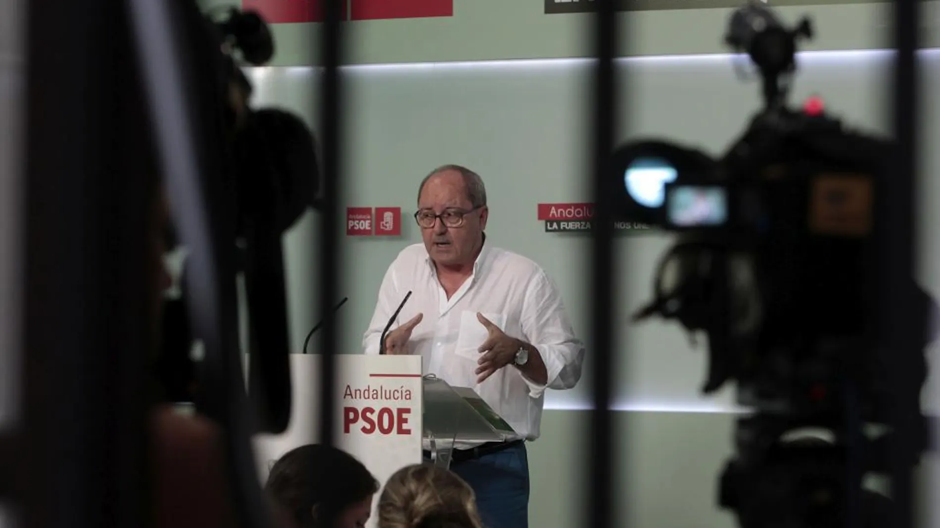 Juan Cornejo, secretario de Organización del PSOE-A, es el presidente de la Comisión de Desarrollo Estatutario