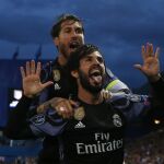 Isco y Ramos, durante la eliminatoria contra el Atlético que dio el paso al Real Madrid a la final de Cardiff