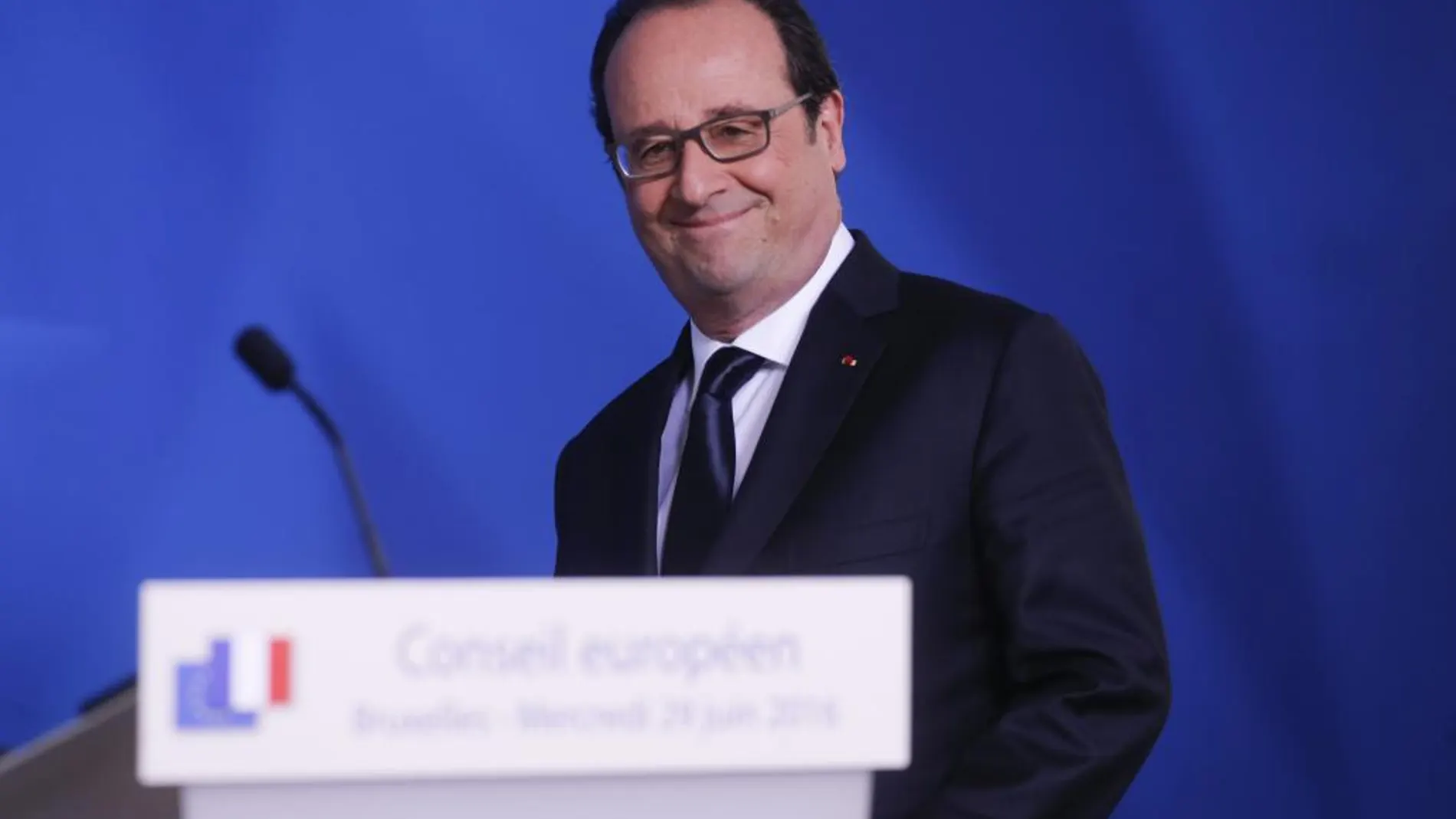 El presidente galo, François Hollande, ofrece una rueda de prensa tras la reunión del Consejo Europeo en Bruselas (Bélgica) hoy, 29 de junio de 2016.