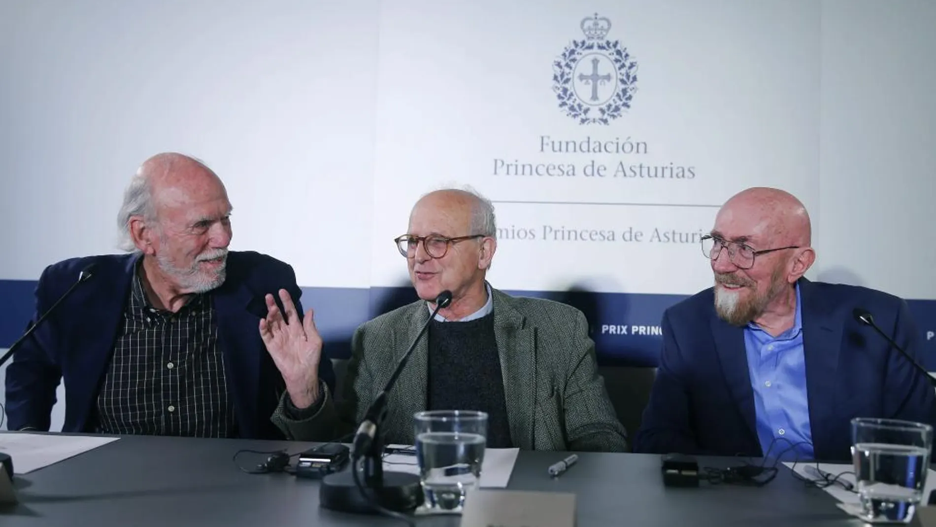 Los tres físicos reconocidos este año con el Premio Princesa de Asturias de Investigación Científica y Técnica Kip, Thorne (d), Rainer Weiss (c) y Barry C. Barish