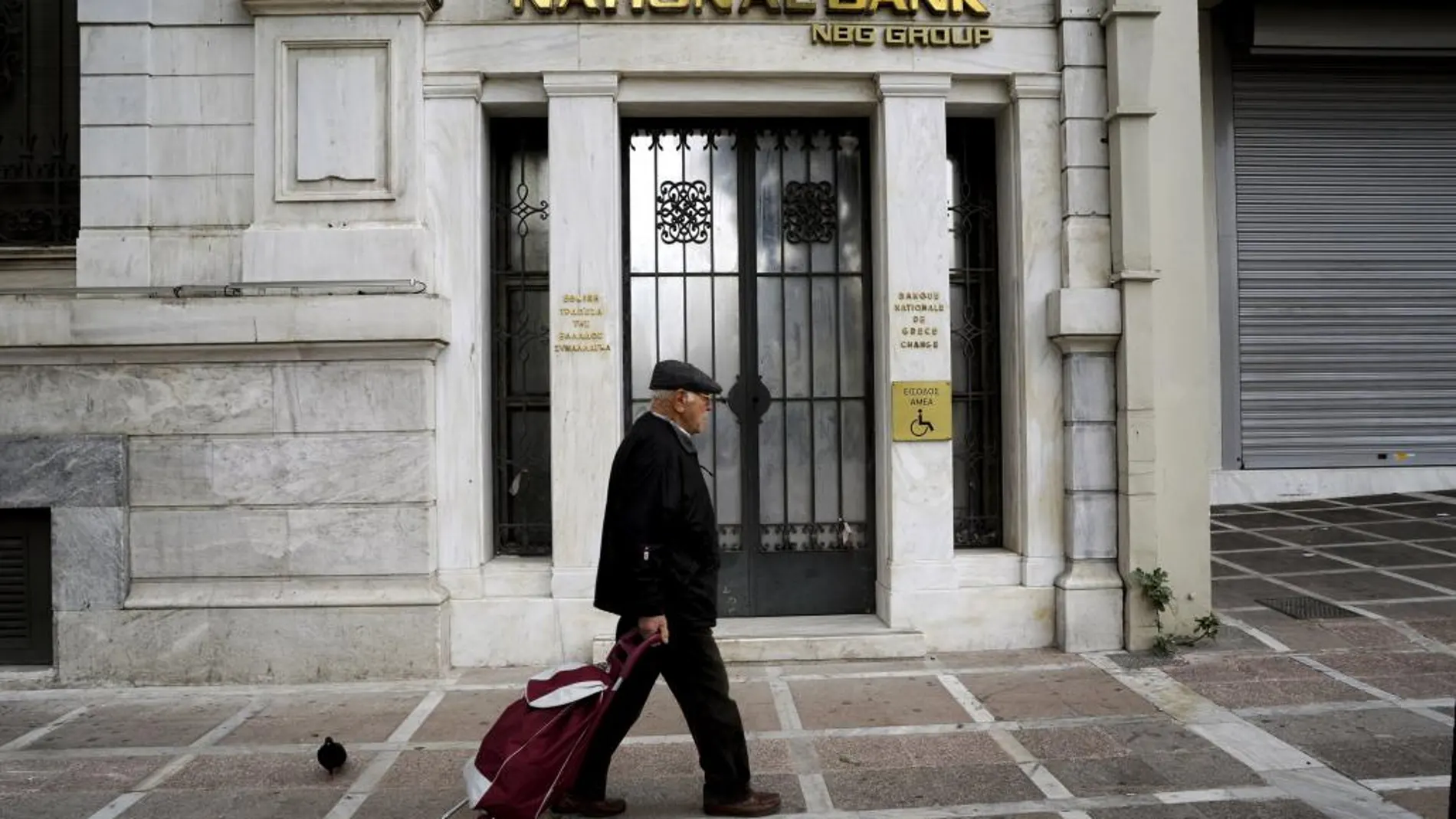 El MEDE aprueba el desembolso de 2.710 millones al Banco Nacional de Grecia