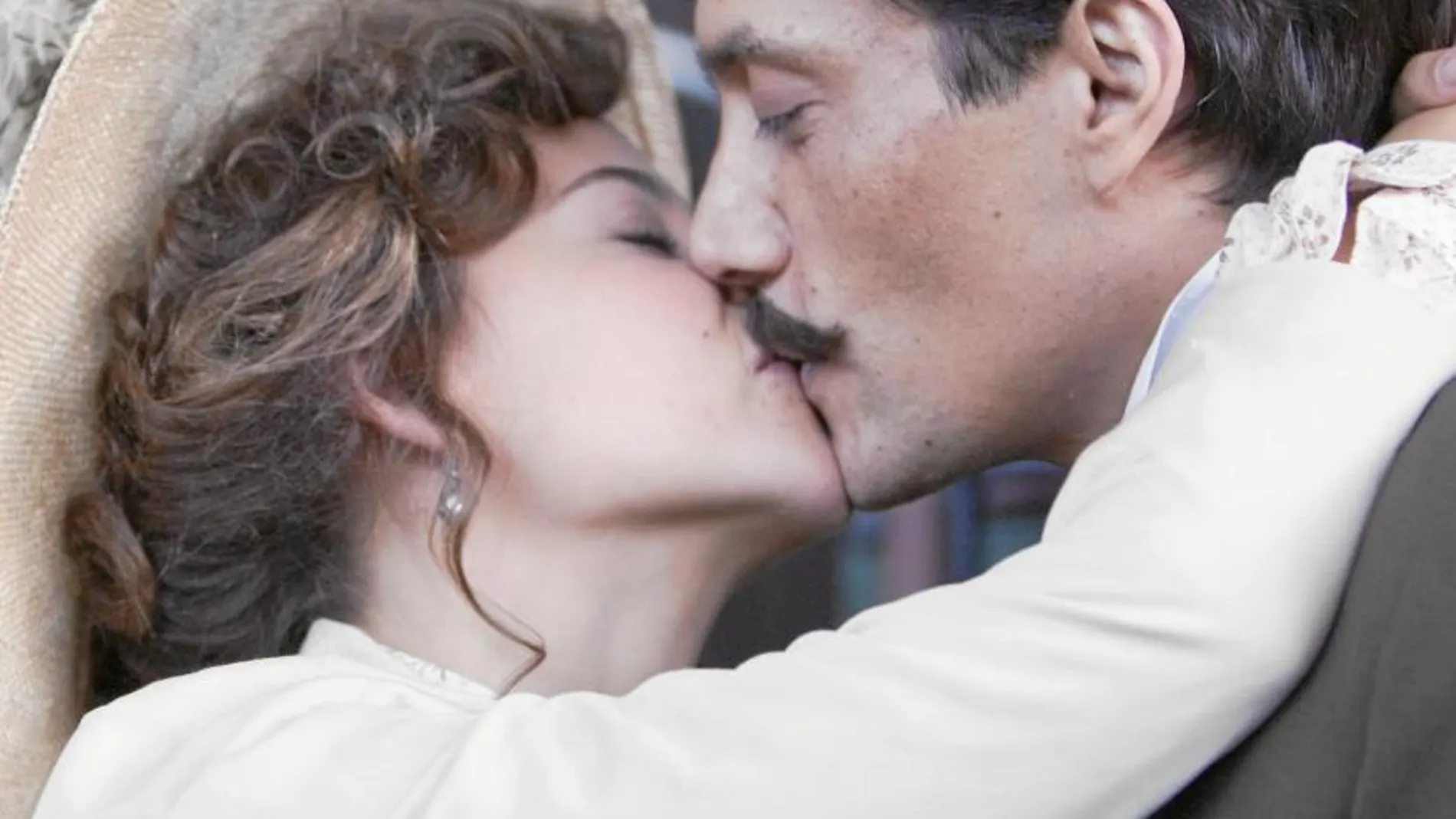 Irene Escolar y Daniel Holgín encarnan a Francisca y a Rubén Darío