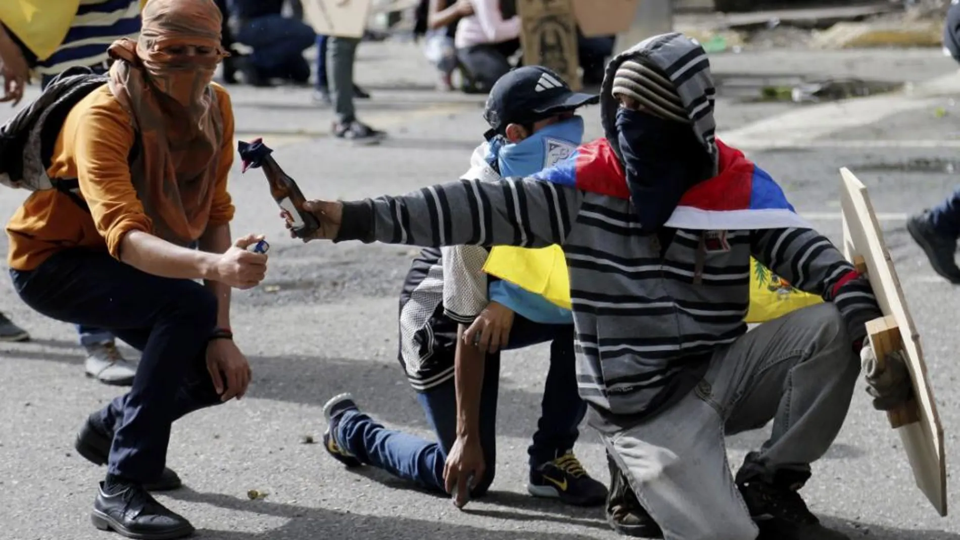Los manifestantes invaden las calles de Caracas