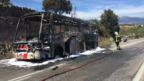 Arde en Madrid un autobús con 26 miembros de un coro de Vila-seca