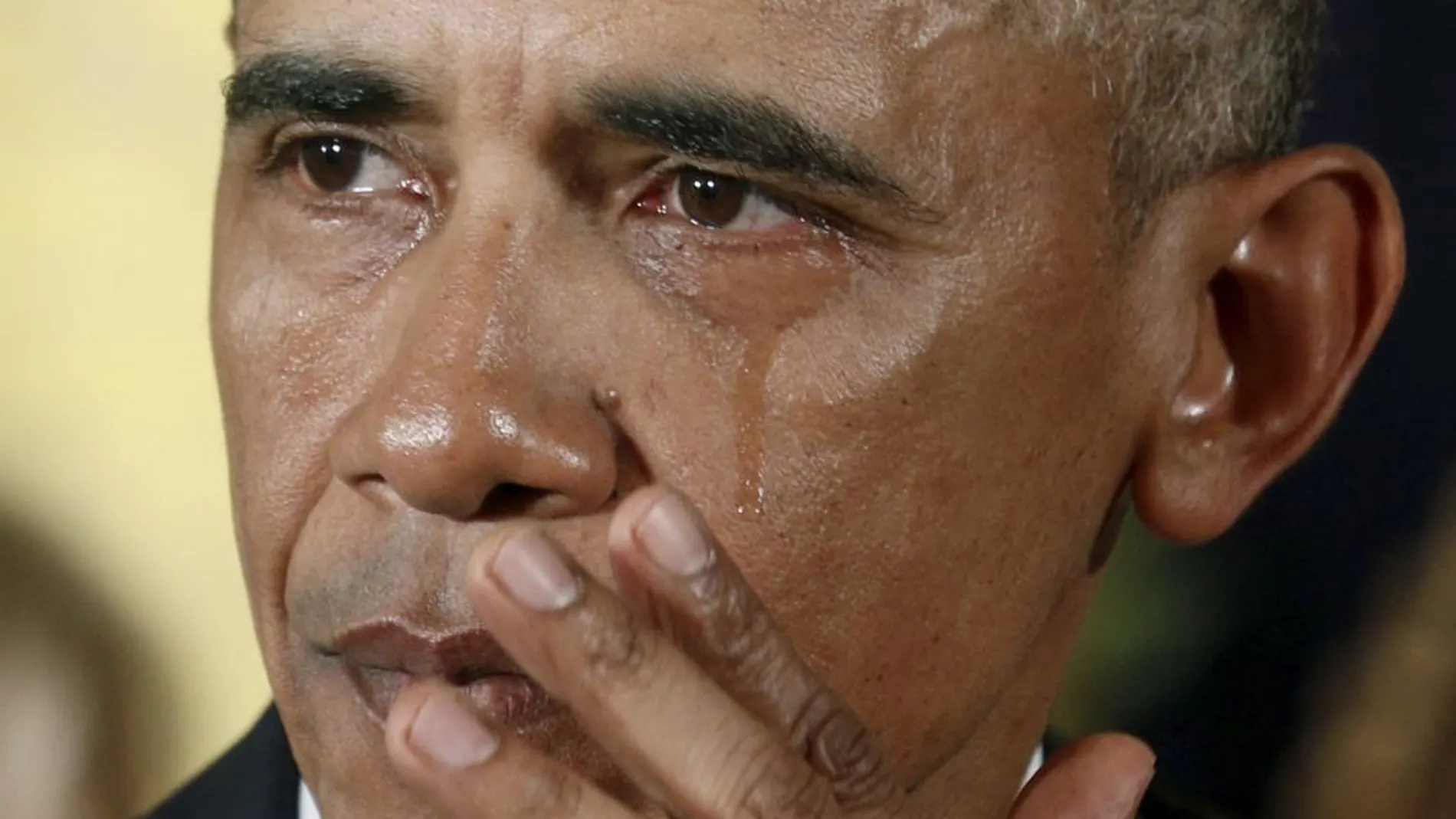 El presidente estadounidense, Barack Obama, ha llorado al recordar a las víctimas de las armas de fuego