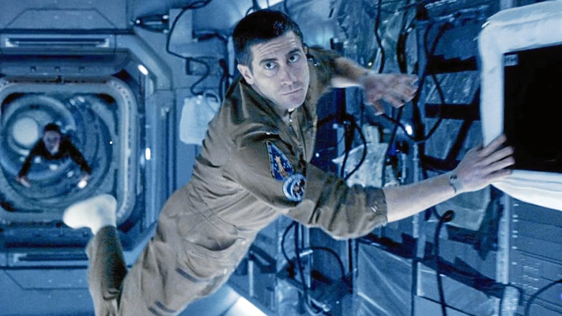 Jake Gyllenhaal interpreta a David Jordan, uno de los miembros de la tripulación