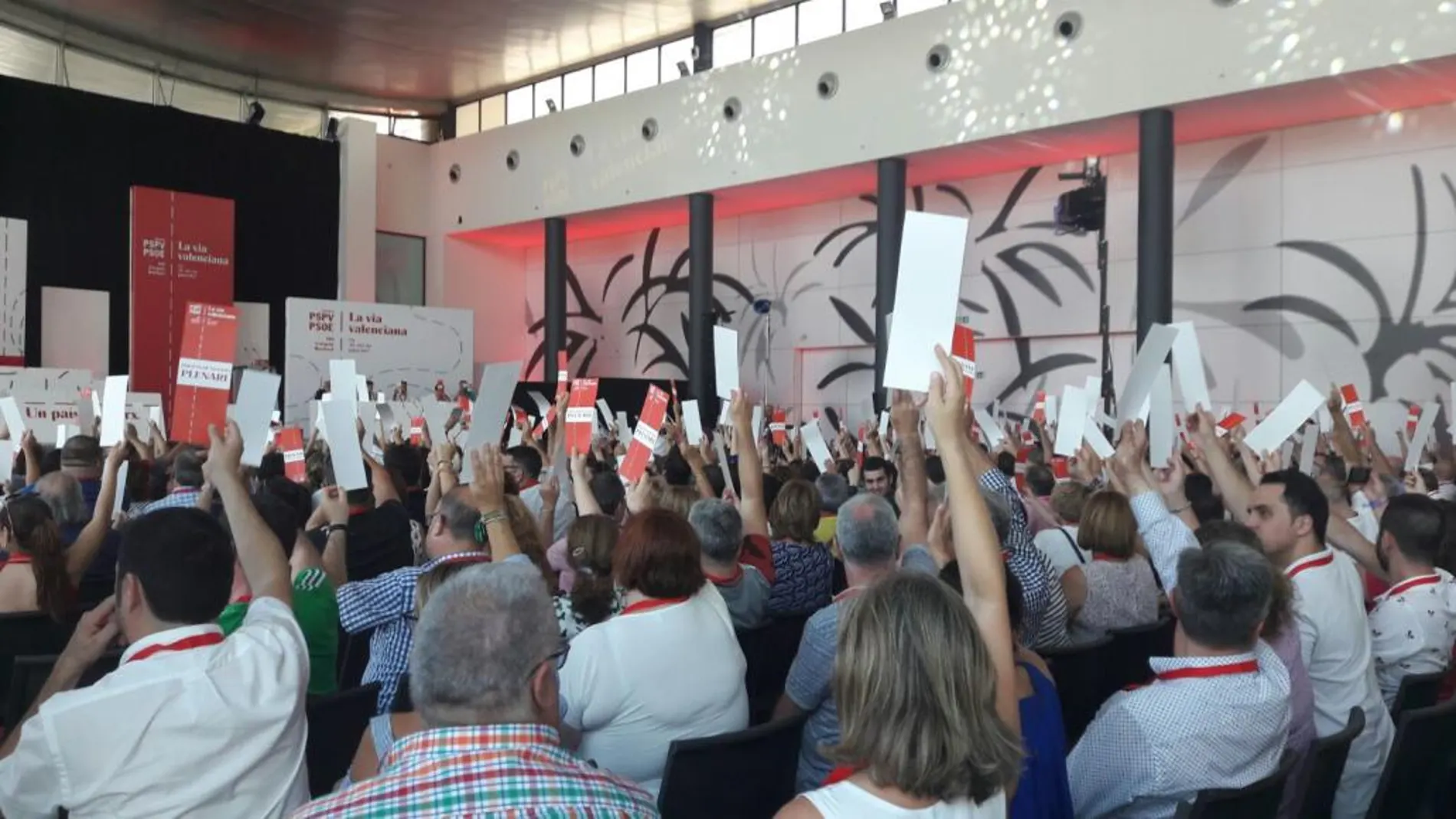 Un momento de la votación en el Congreso del PSPV-PSOE